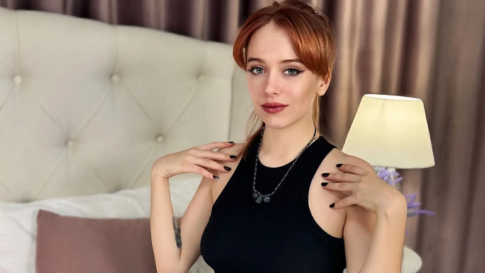 AnnaMilen's Live Nude Chat