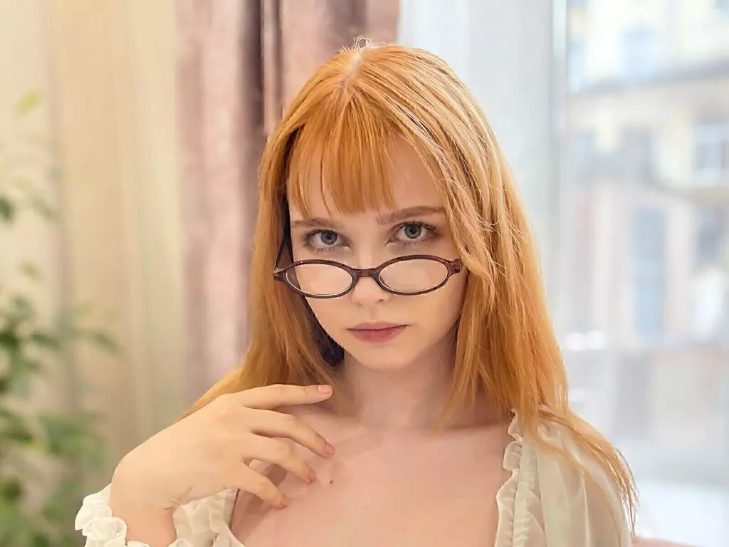 EmilliaClair's Live Nude Chat