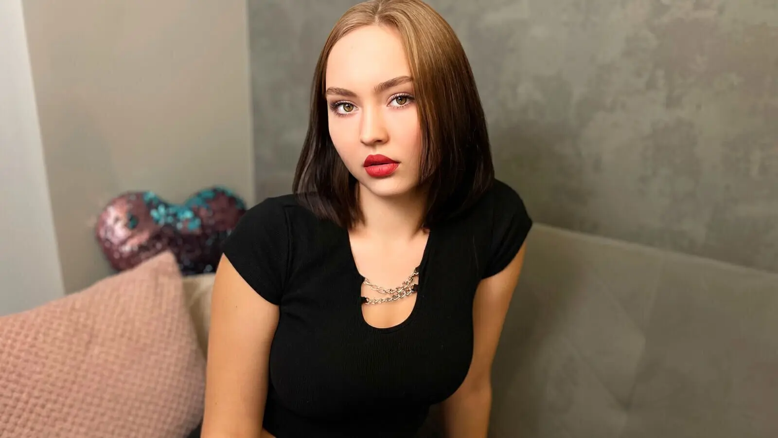 EmilyCyper's Live Nude Chat