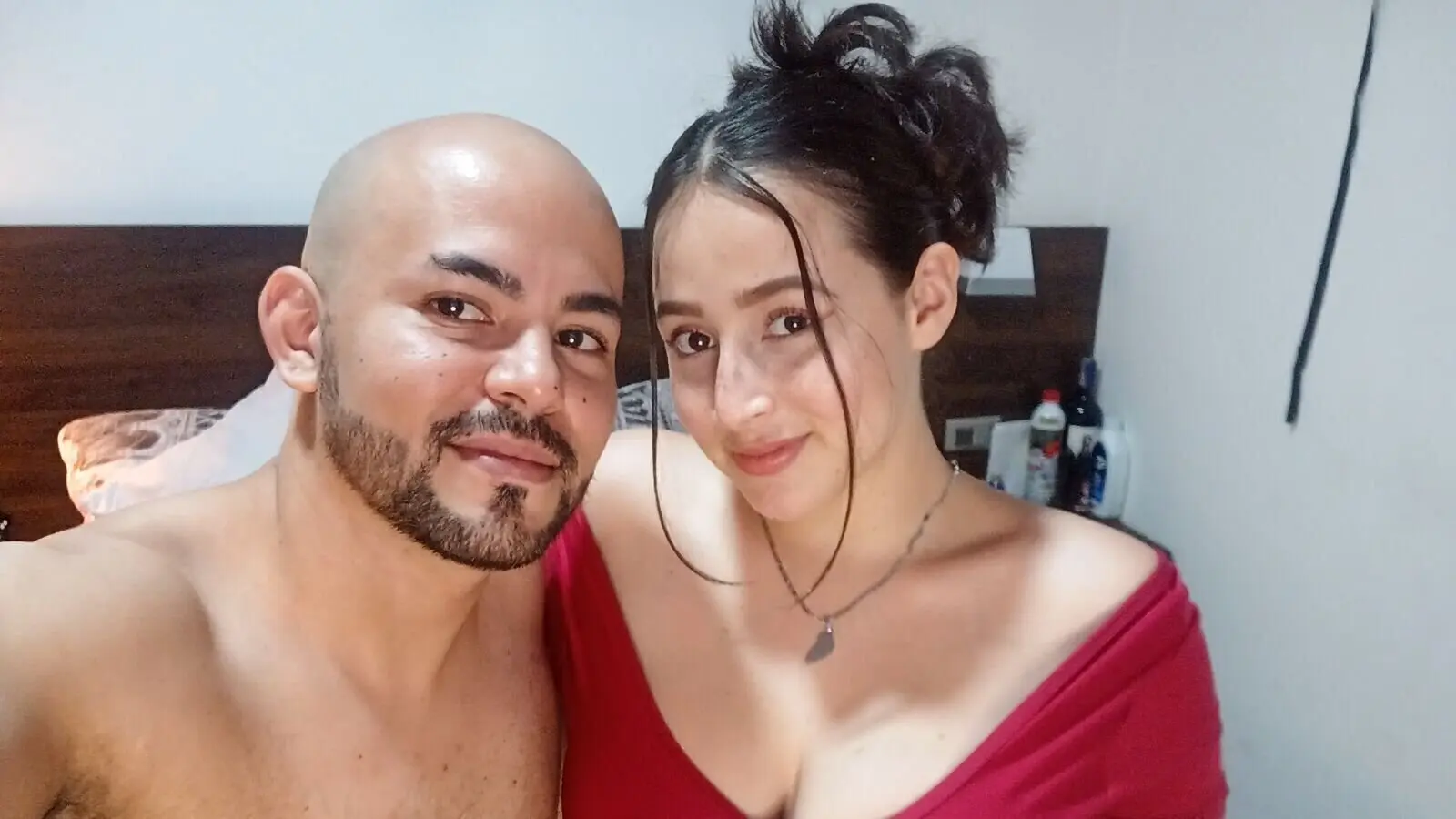 EsperanzaAndNacho's Live Nude Chat