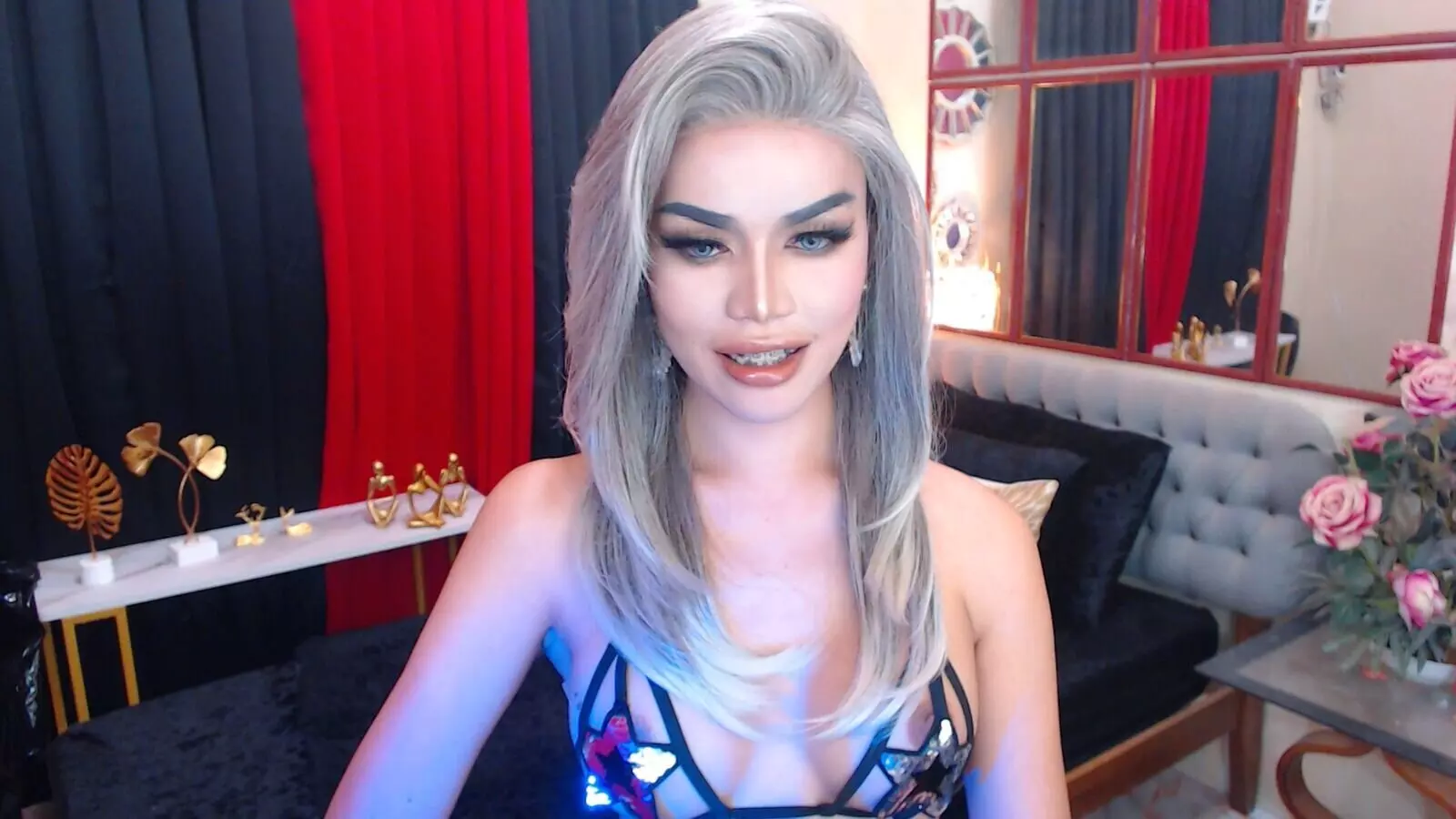 NikkieGo's Live Nude Chat