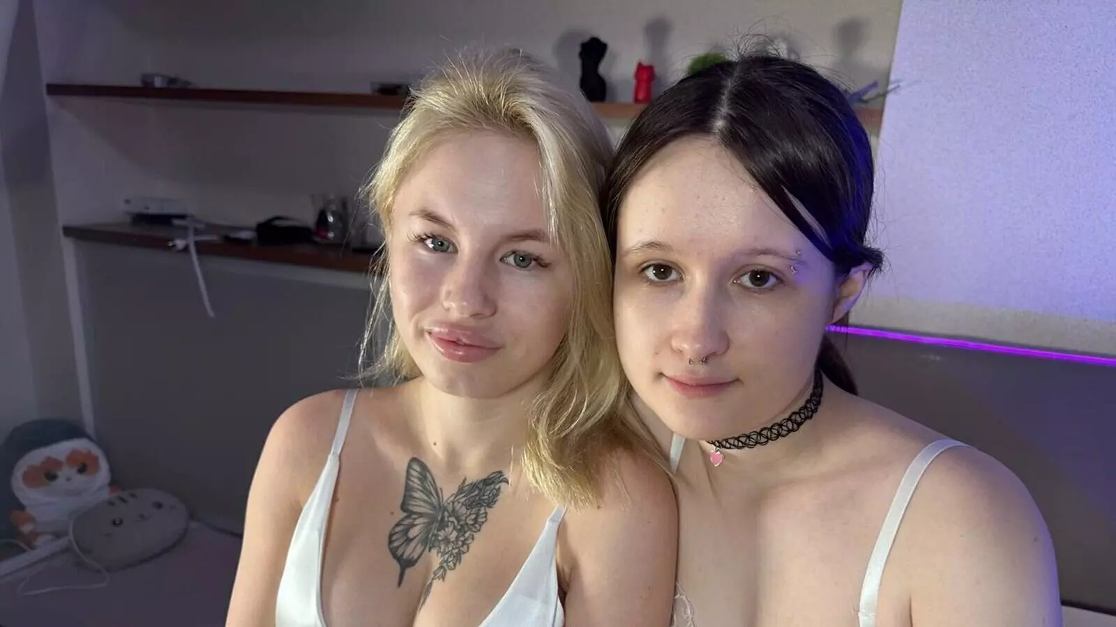 PeaceAndPhilomen's Live Nude Chat