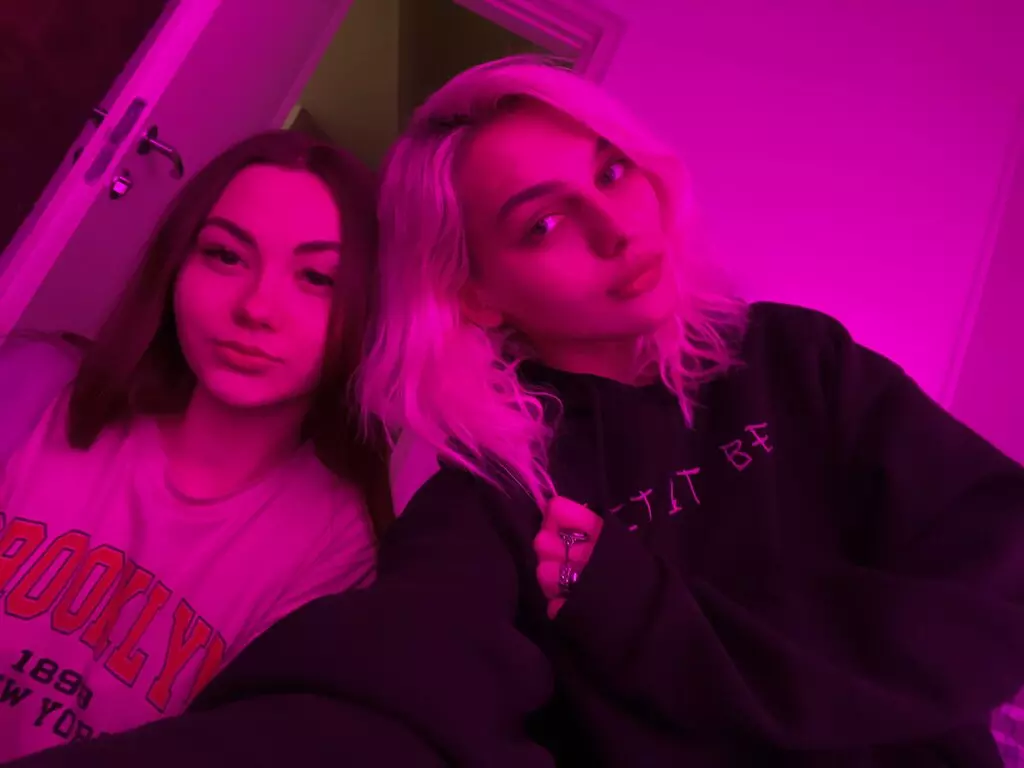 RoseandRut's Live Nude Chat