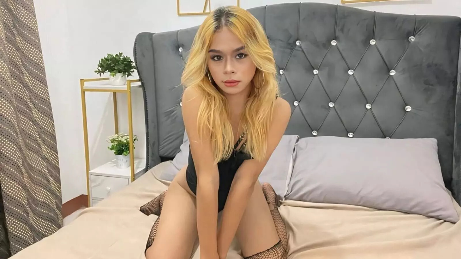 ZoeeMiless's Live Nude Chat